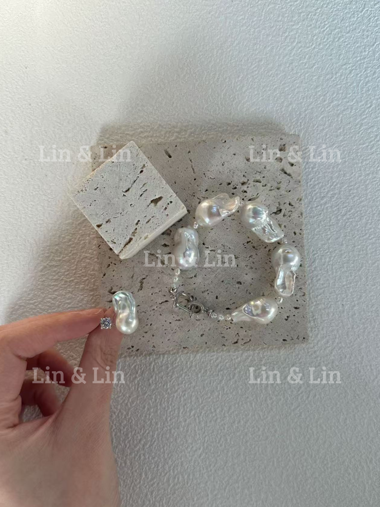 Alice Baroque Pearl Bracelet