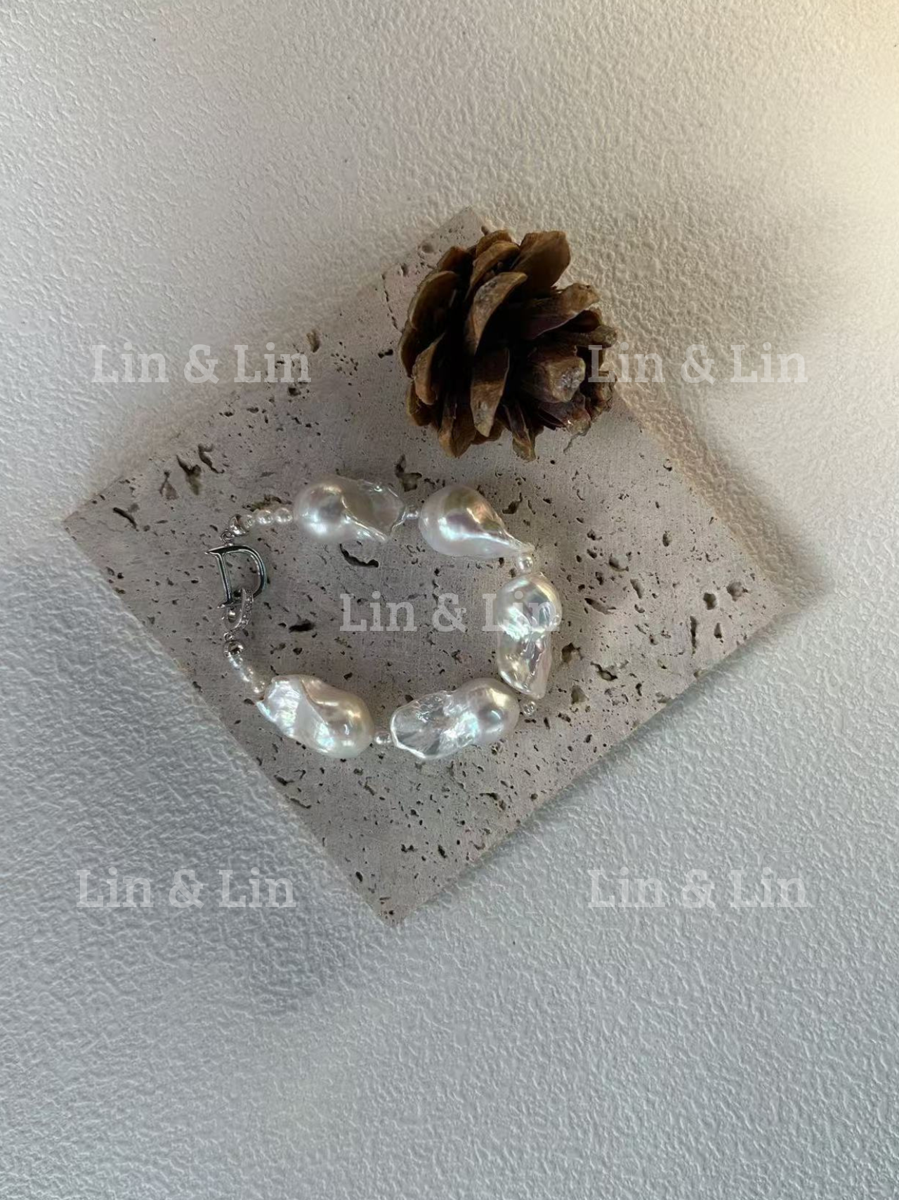 Alice Baroque Pearl Bracelet